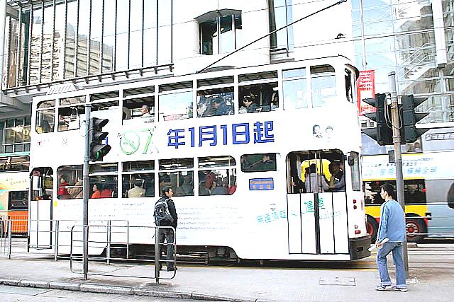 トラムで香港の街を行く