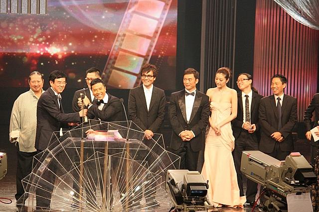 作品賞を喜ぶドニーを中心とした『葉問』の関係者