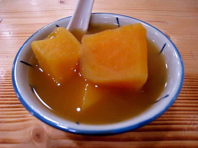 暖房設備は期待できないので、食べ物で体の中から暖めましょう。