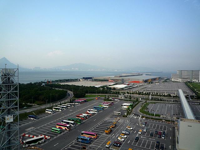 360度ぐるりと空港の周囲を見渡せます。裏手にはあるのはアジアワールドエキスポ。