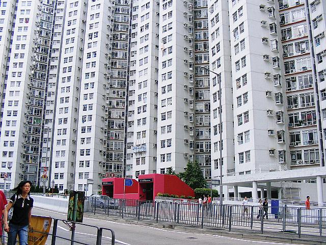右を見ても左を見ても住宅街