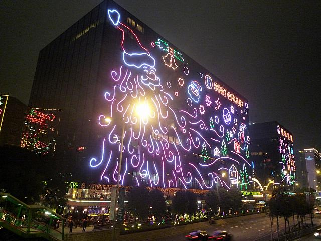 クリスマスが終わるとチャイニーズニューイヤーバージョンに変わるのです。