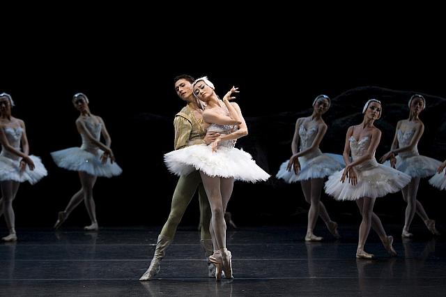 クラシックバレエを見たことがない人も必ず知っている、『白鳥の湖』