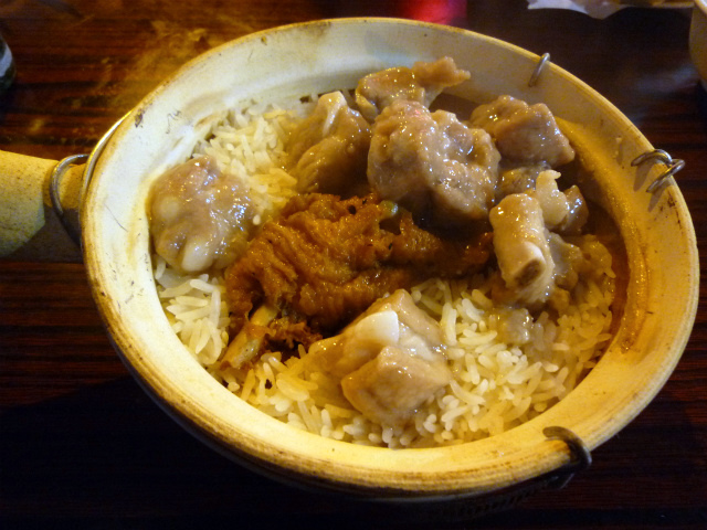 排骨から肉汁がたっぷり染み出ています