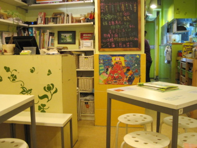 店内は明るく清潔です