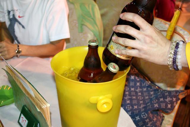 ビールはバケツに入ってやってきます