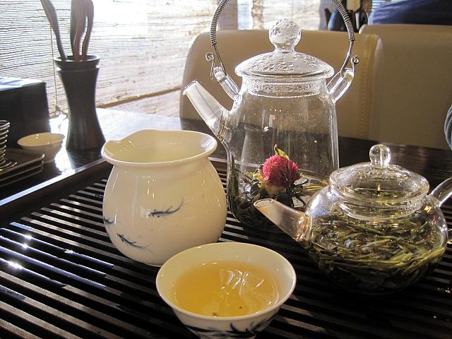 素敵な茶具ですね
