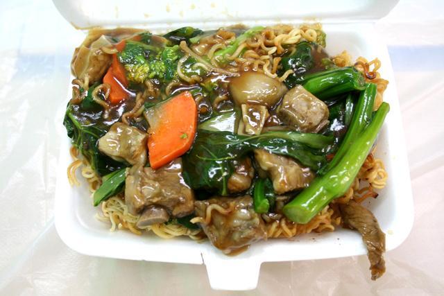 排骨炒公仔麺（パーイグワァチャウゴンジャイミン）