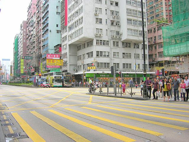 窩打老道との広い交差点