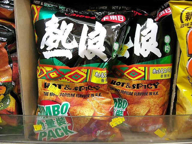 こちらもカルビー。中国語だとより辛そうに見えますね
