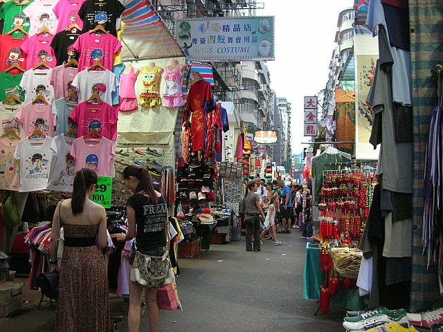ぎっしり並んだ露店