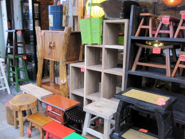 おしゃれな家具屋さんや雑貨屋さんも多い