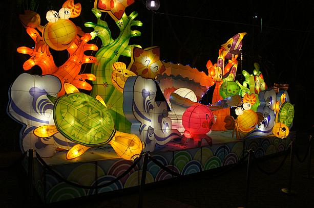 中秋節に各地で飾られるランタン