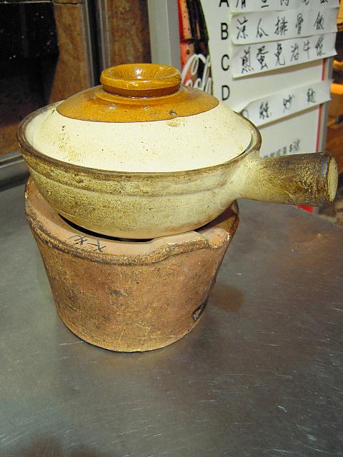 昔は炭火で作っていました