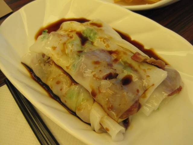 甘い醤油のかかった腸粉