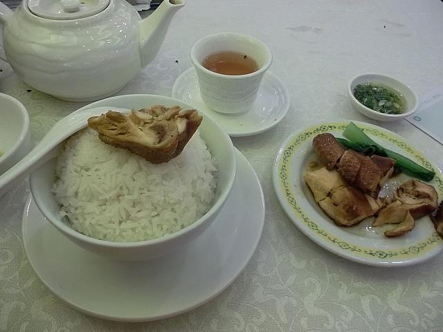 お肉もご飯上を通過して。