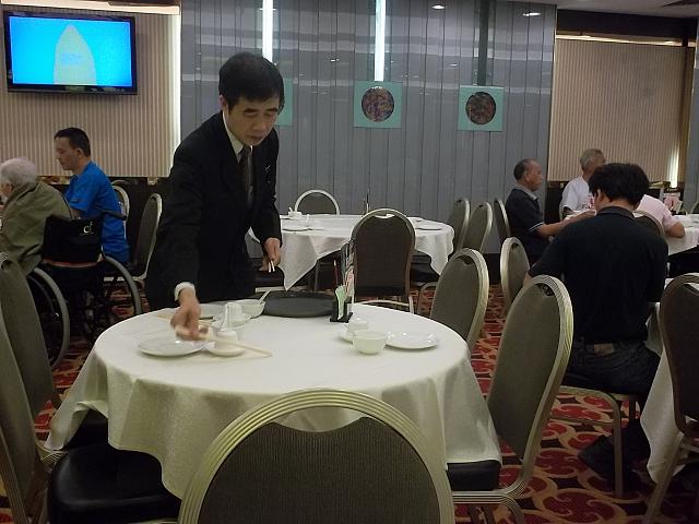次の主席を待つテーブル。