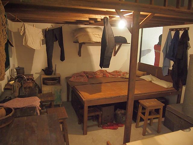 当時の部屋を再現。住宅事情の悪さは今も昔も同じ？！