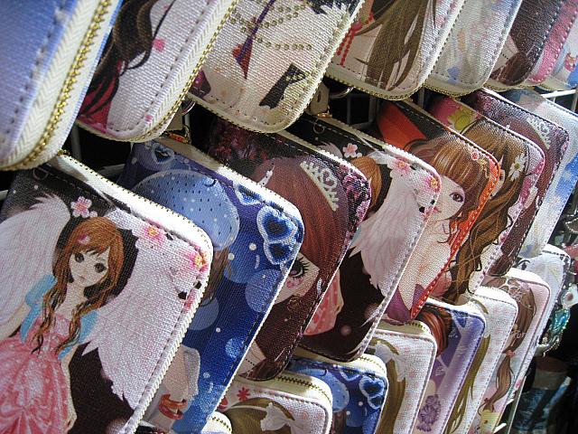 男性物もたくさん売っていますが、やはりメインは女性物。