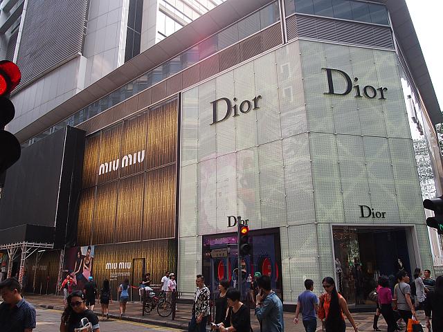大抵の有名ブランドならほとんど揃っています。