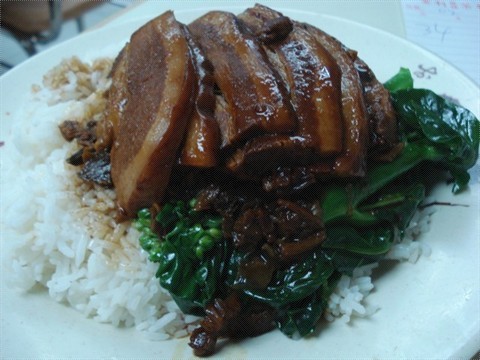 茶餐廳代表メニューは、ご飯にぶっかけオカズ。