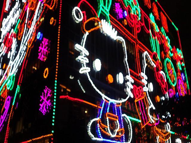 なんとハローキティ！ナビの十数年におよぶ香港滞在の中でも、特定のキャラクターが登場するのは初めてだと記憶してます。