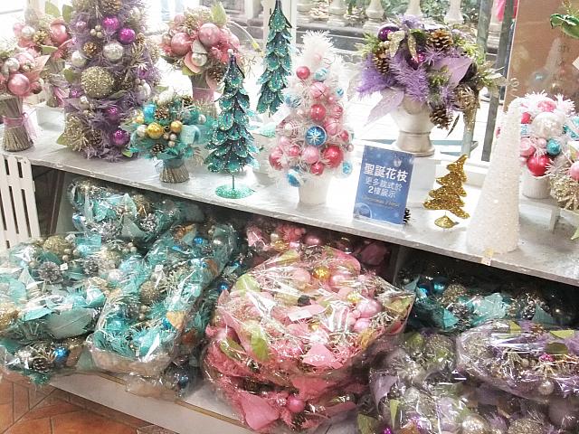 小さなツリーも売っています