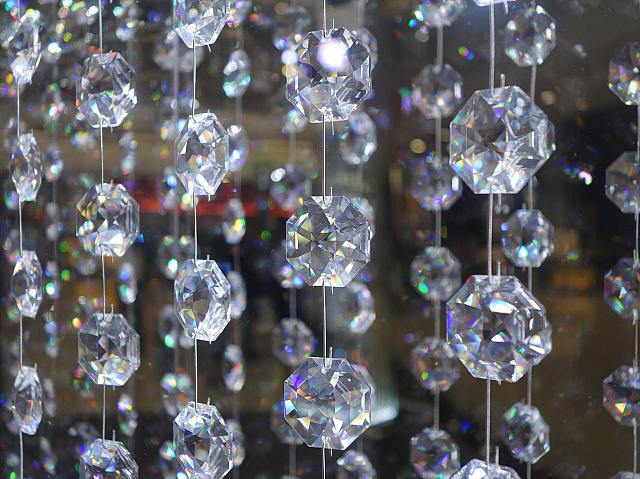 そこには目もくらむようなクリスタルの数々。その数100万個以上とか！