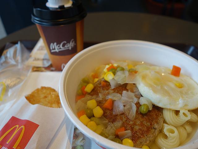 セットだとドリンクにハッシュドポテト付き。朝からお腹いっぱいです。