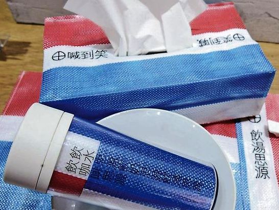 荷物袋やテントなどに使われる丈夫で防水に優れたナイロン布がグッズに大変身！①