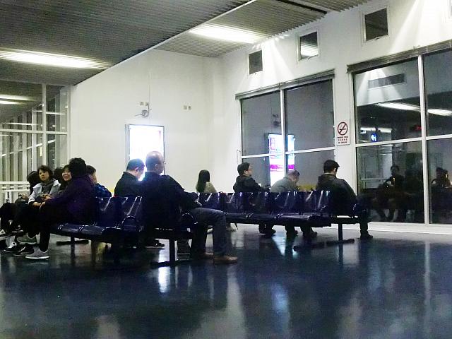 時間になるまで待合室で待機してください