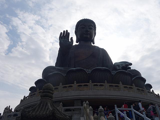 見るだけで心が落ち着く天壇大仏。