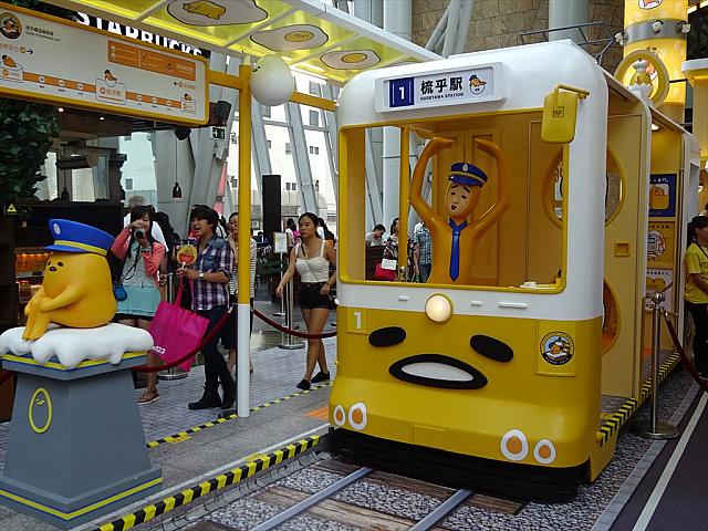 この街を走っている電車がこれ。