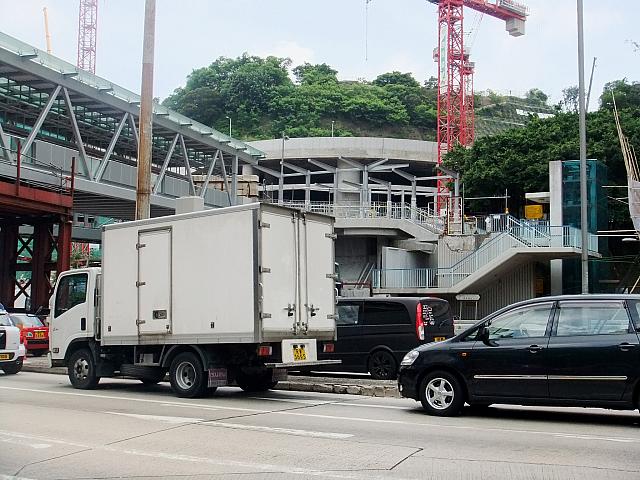 地下鉄の駅やトンネル工事を西松建設がやってます
