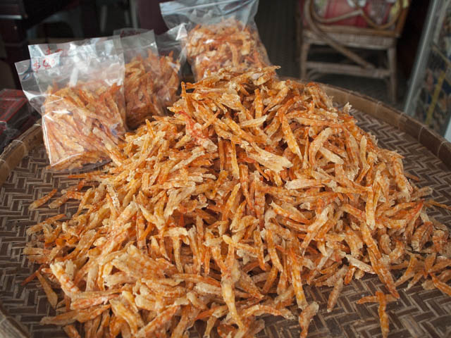 大ぶりの蝦干は量り売りです。