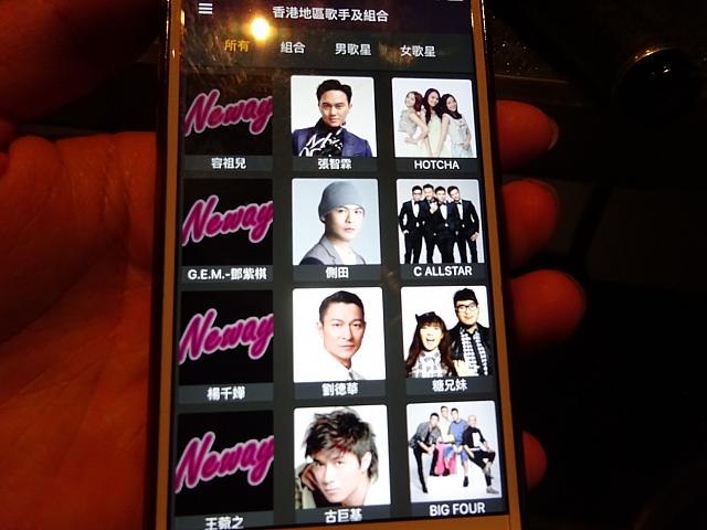 ちょっと進化してたのは、アプリをダウンロードすると手持ちのスマホでも選曲できる点。これならほかの人を気にすることなくじっくり曲選びができますね。