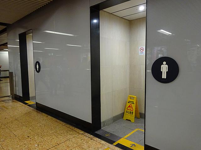 旺角駅のトイレ（改札内）。