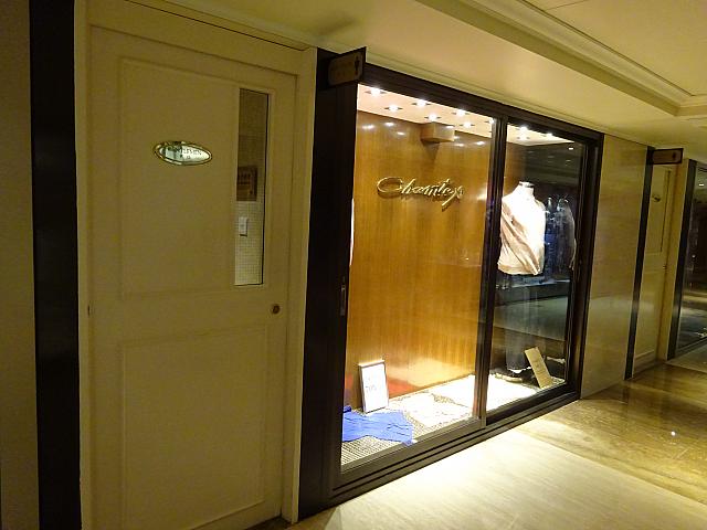 目立つトイレ表示はないので、よく注意して探してくださいね。