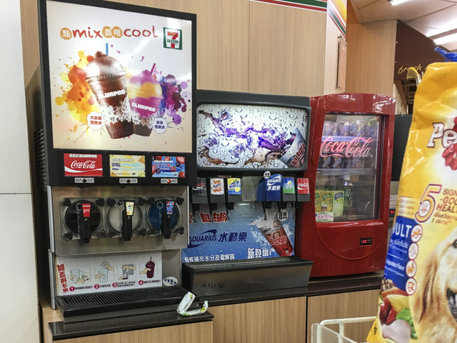 ソフトドリンクとシャーベットマシン。