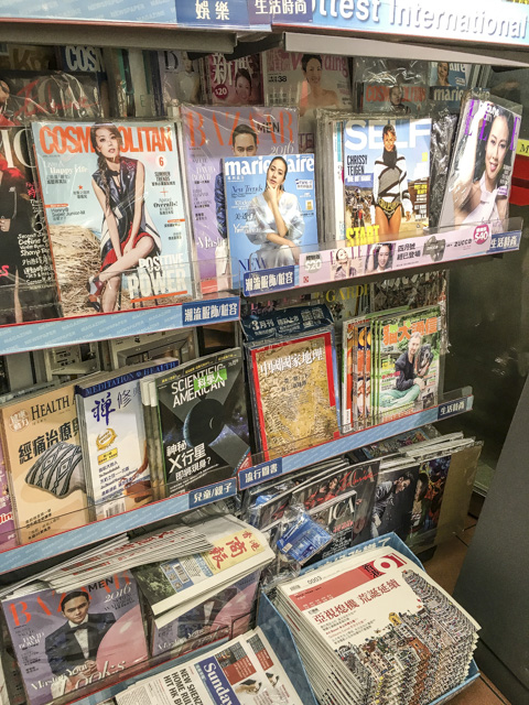 英字雑誌もかなり揃っています。