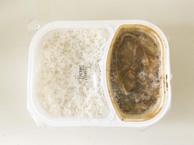 チンする前。このビニールがめくれません。