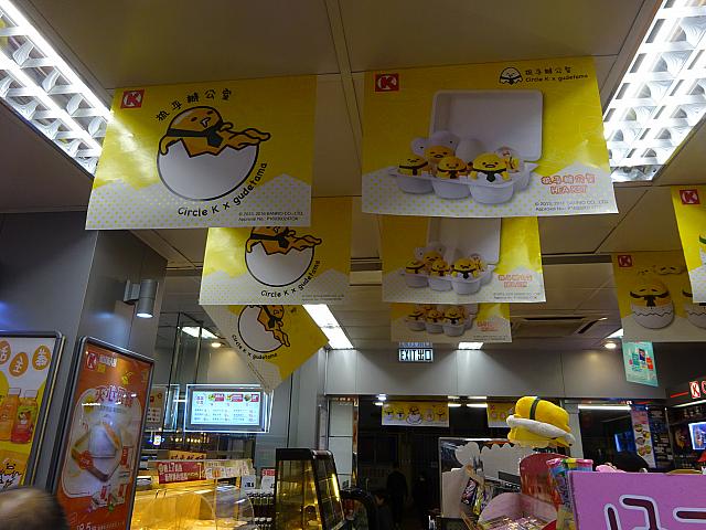 店内にもポップが張り巡らされています。