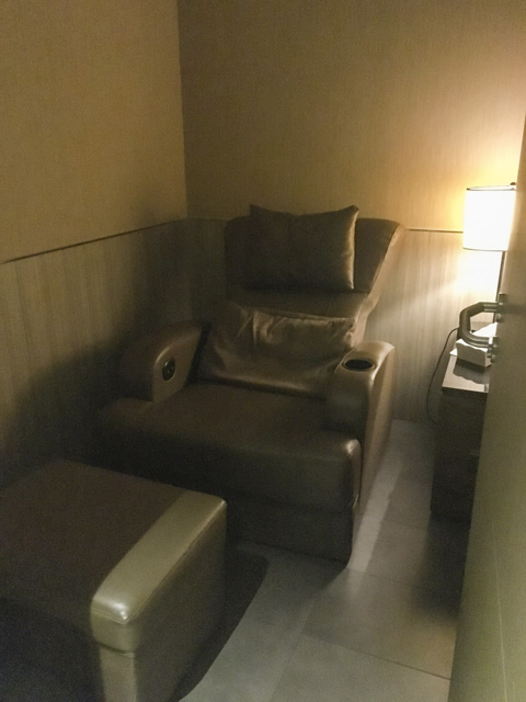 プライベートレスティングルームで仮眠も可能