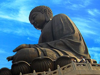<b>■佛誕(浴佛節)<br>期日：5月3日（水）<br>場所：大嶼山寶蓮禪寺など</b><br><br>詳しくは「5月の祝祭日」をご覧ください。