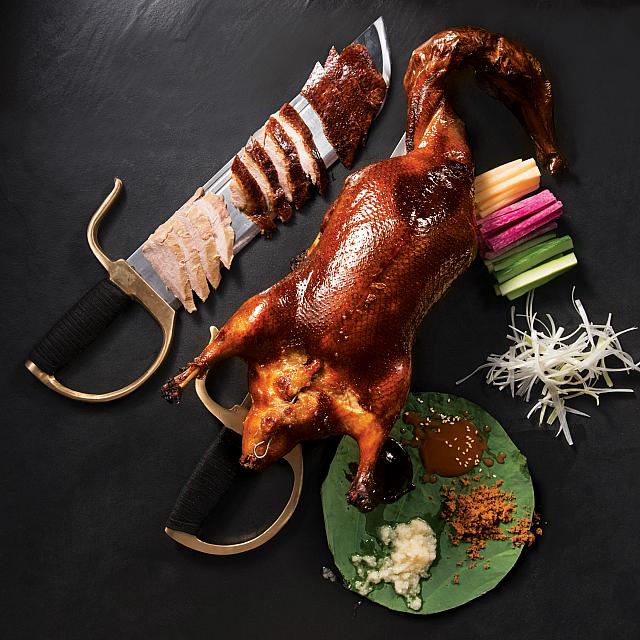 京城：即焼片皮鴨（Wood-Oven 8-Week Whole Peking Duck with Pancakes）