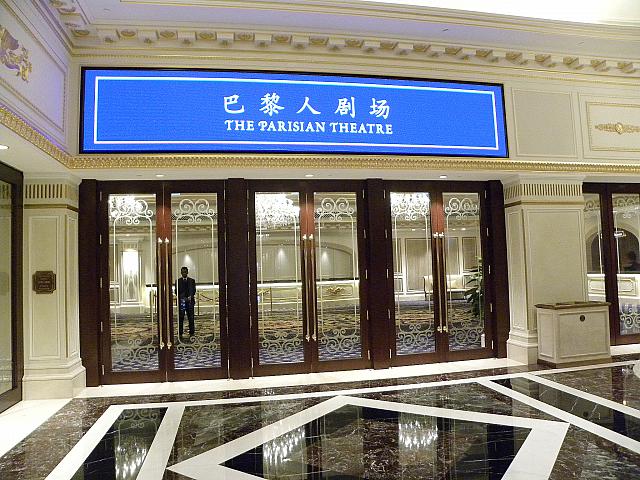 劇場のプログラムは要チェック