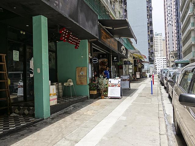 高街の日中の雰囲気