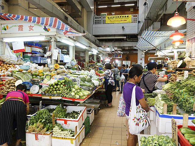 野菜の種類が豊富で新鮮！まだまだスーパーより街市ですね