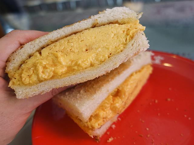 量にも驚きですが、バターがきいていてとても濃厚！