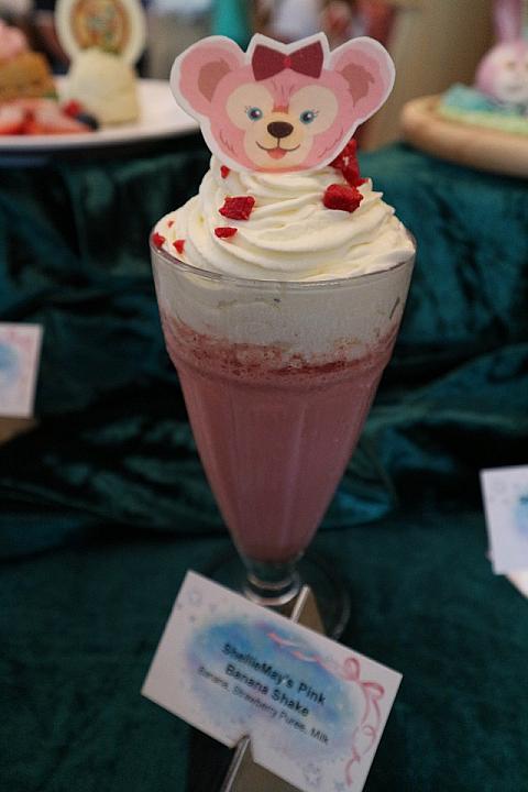 ShellyMay\'s pink banana shake (Main street corner cafe)